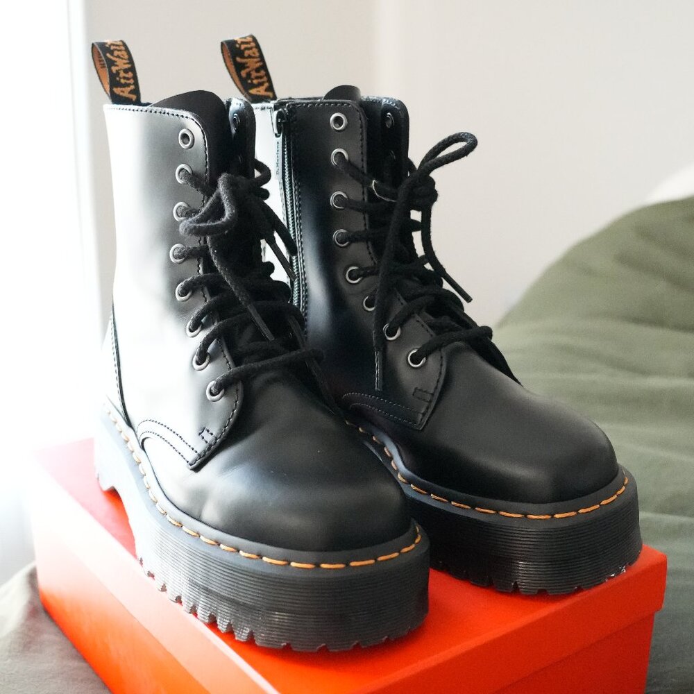 Dr. Martens Jadon 8-Eye Platform Boot SIZE 7 WOMENS, MENS 6